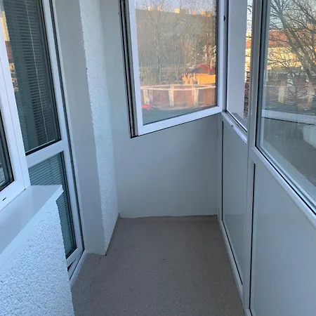 Your 10 With Parking Apartment *